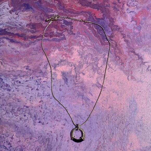 Silver Toned Necklace with Round Pendant Costume Jewelry - Picture 2 of 5